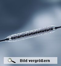 Ein entfalteter Stent auf einem vollständig aufgedehnten Ballonkatheter