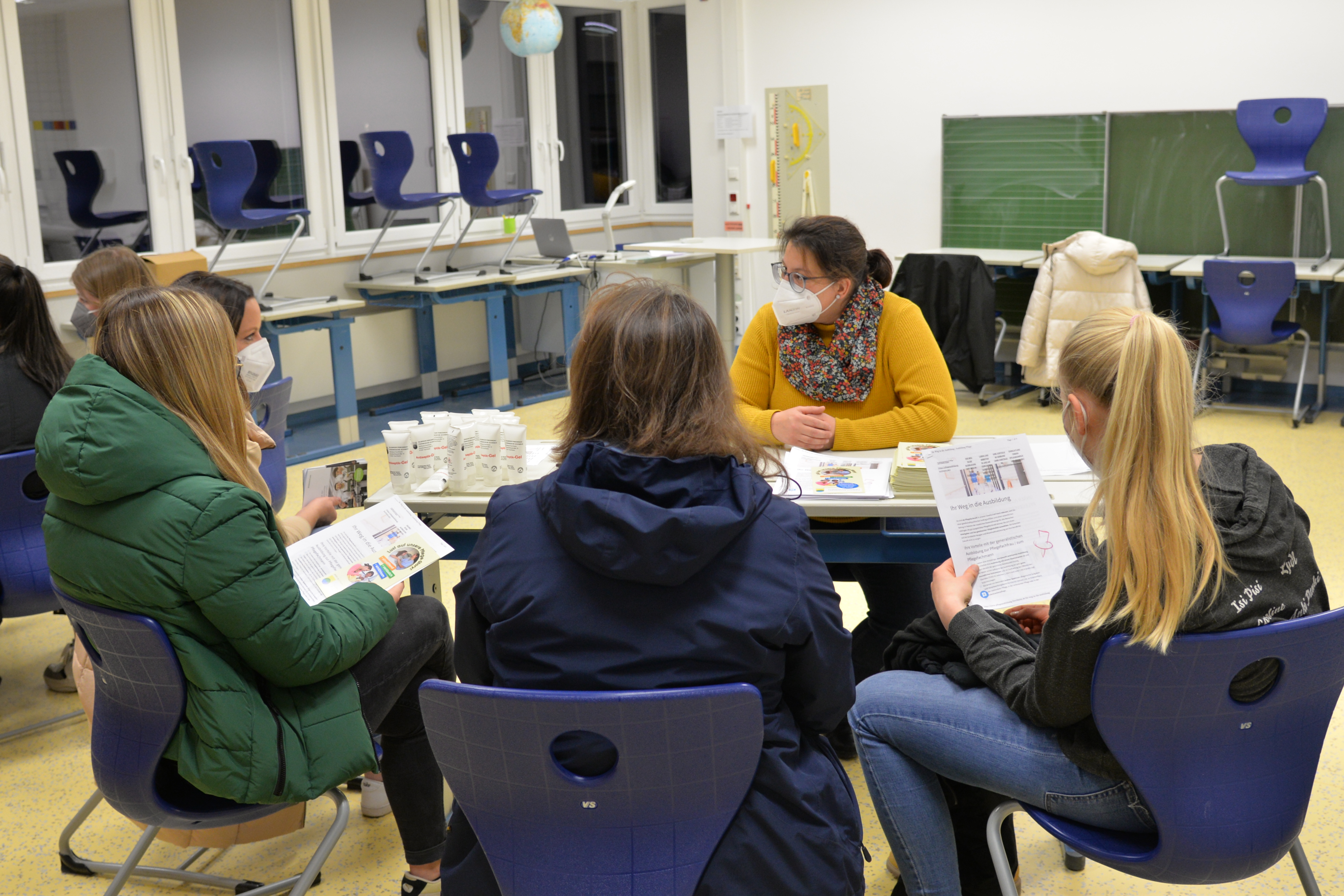 Pflegepädagogin Sandra Kaiser informiert über die generalistische Pflegeausbildung